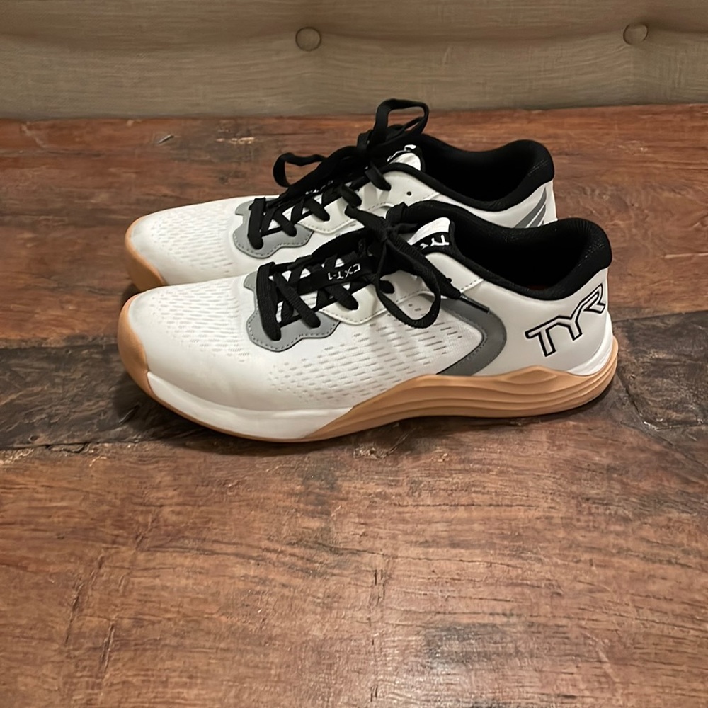 Ladies TYR trainer size 10